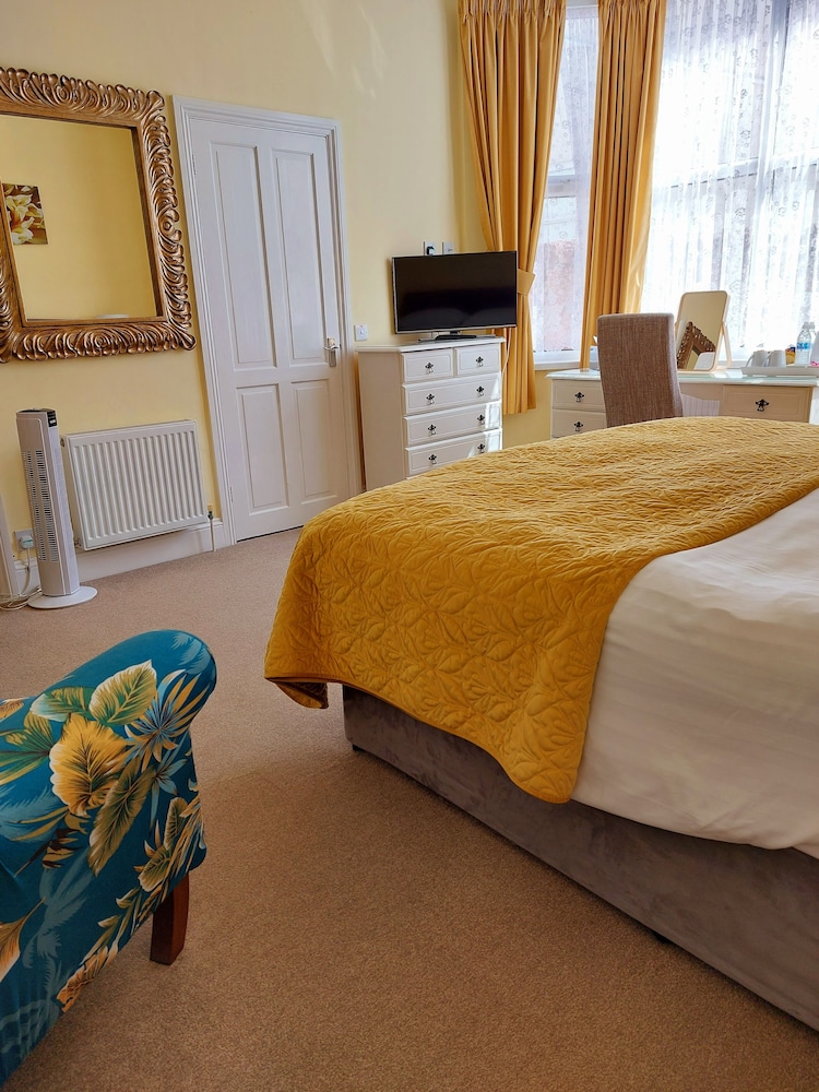 Superior Double or Twin Room, Ground Floor (Goodrington) photo 1