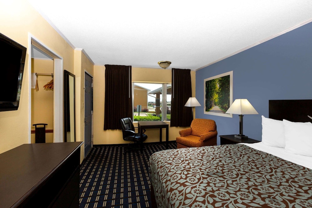 Deluxe Suite, 1 Bedroom, Non Smoking (1 King Bed) photo 3