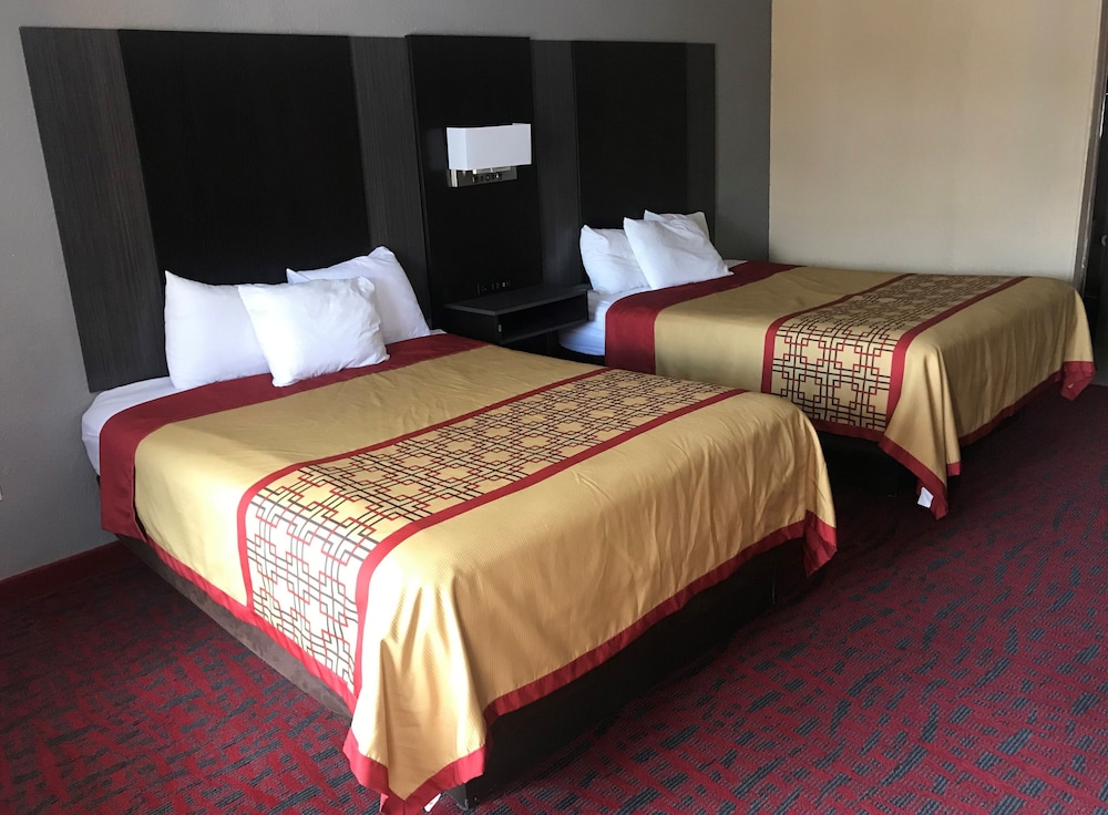 Room, 2 Queen Beds photo 1