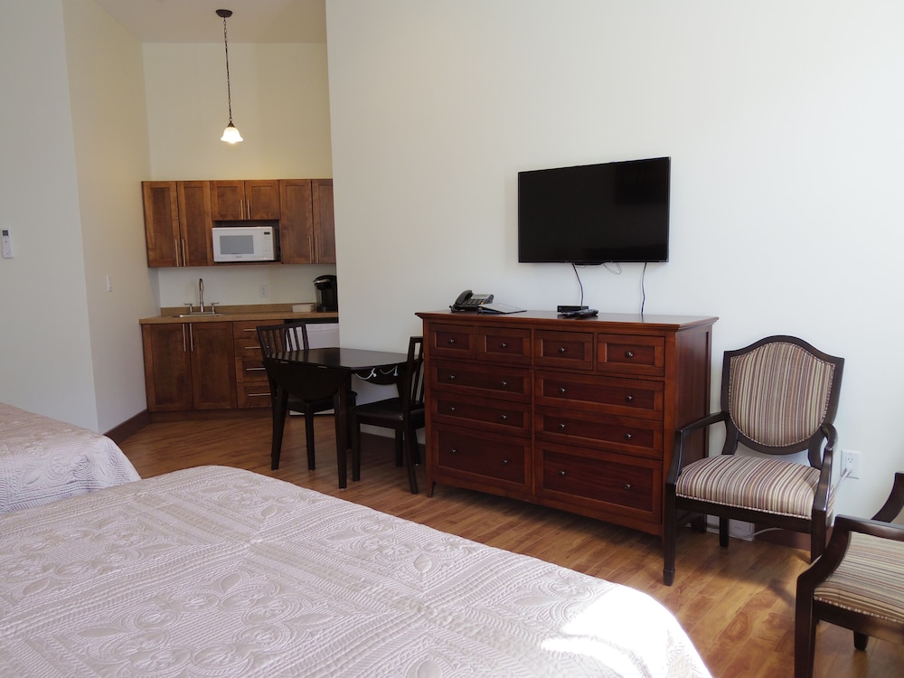 Deluxe Studio Suite, 2 Queen Beds photo 2
