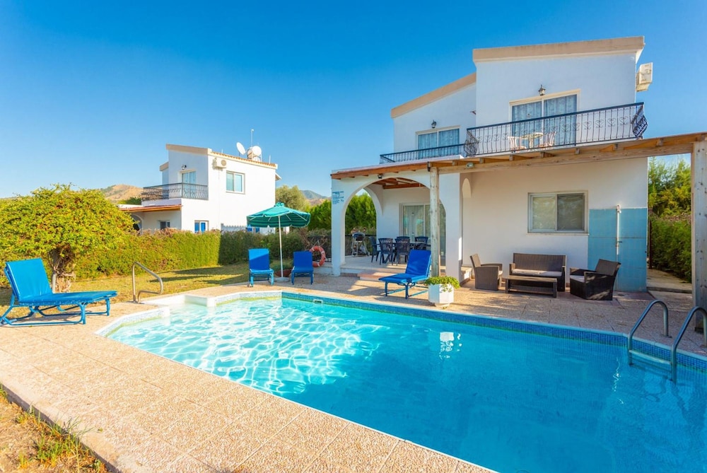 Villa photo 2