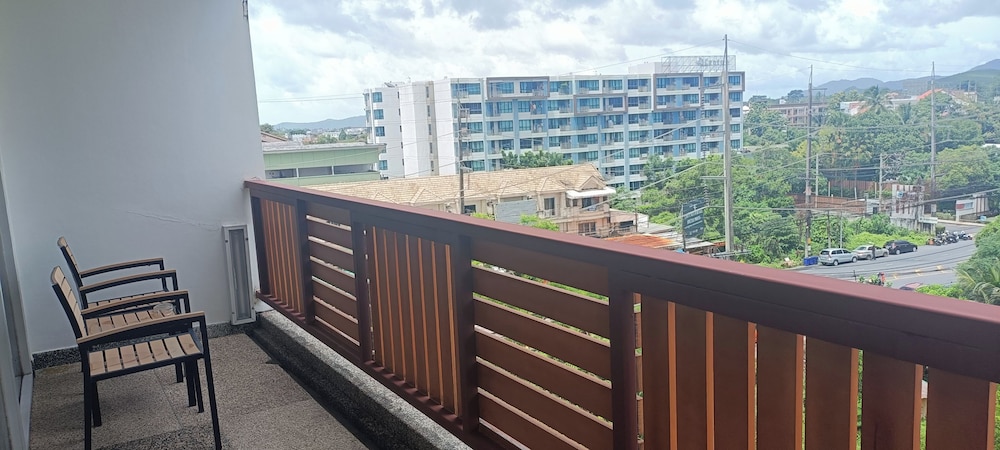 Junior Suite with Balcony - Photo 9