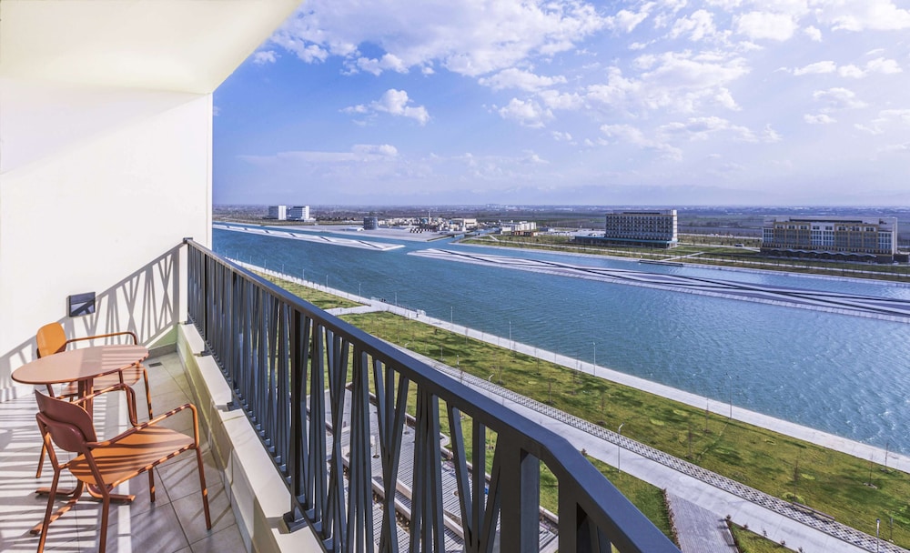 Executive Suite with Terrace, Canal View - Photo 8