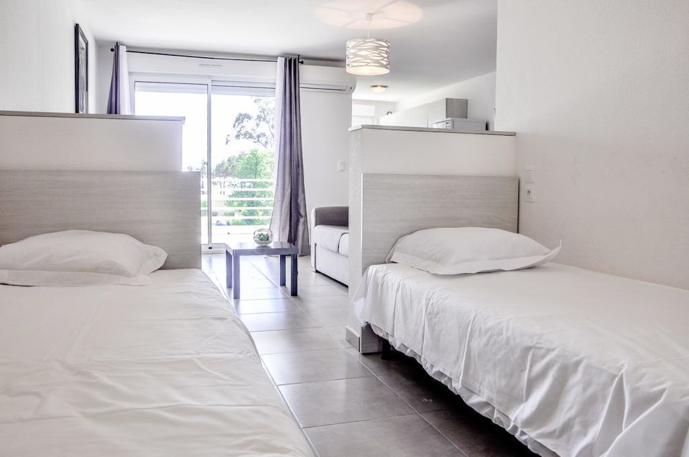 Apartment, 2 Bedrooms, Sea View photo 3