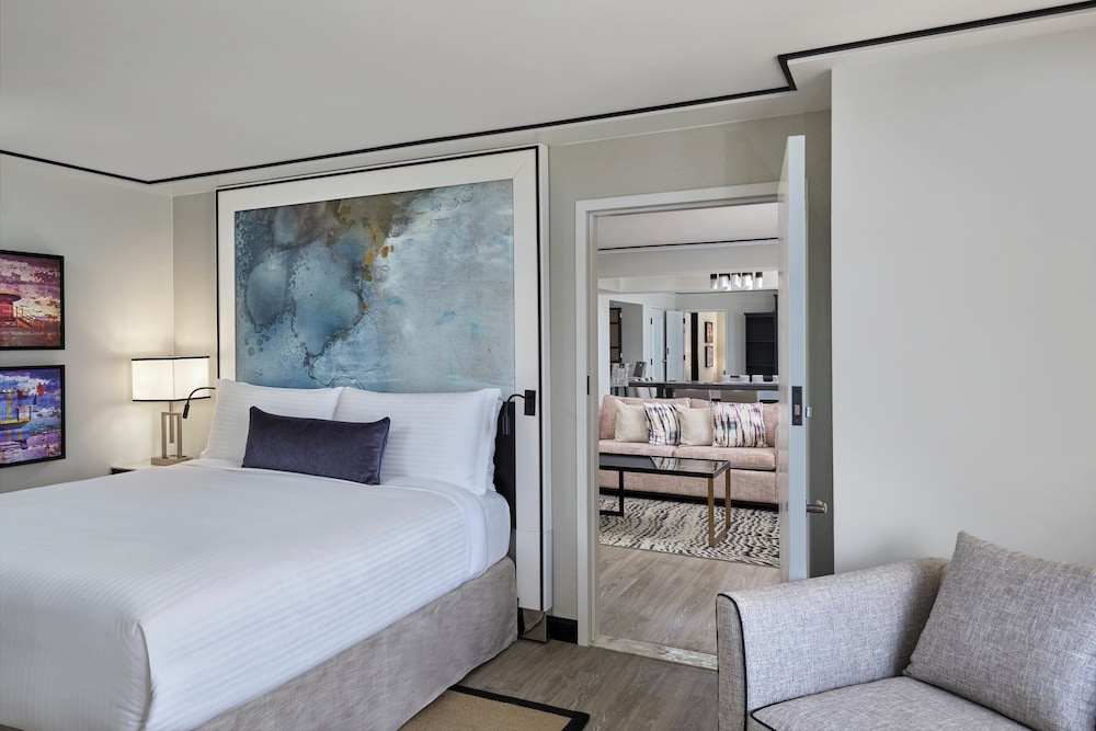 Suite, 1 Bedroom, Balcony - Photo 1