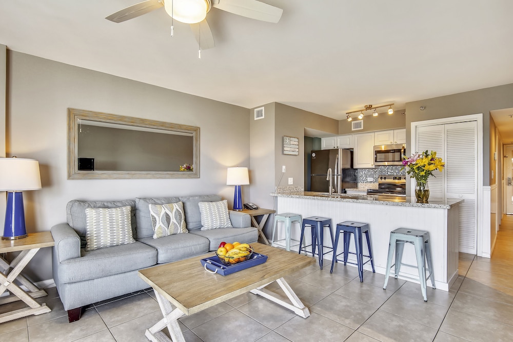 Deluxe Room, 1 Queen Bed with Sofa bed, Ocean View (Signature 1 Bedroom Partial OV Suite) - Photo 9