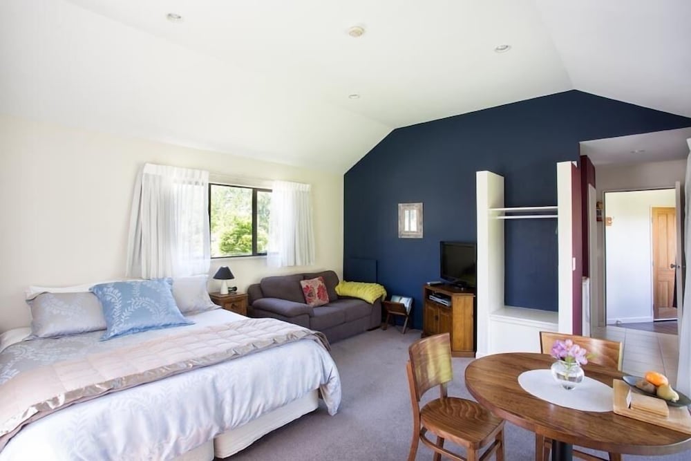 Studio, Ensuite, Mountain View
