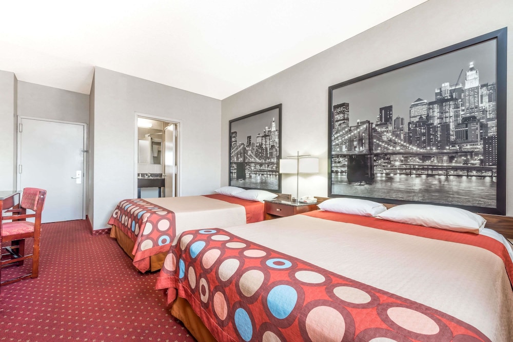Standard Room, 2 Queen Beds - Photo 3