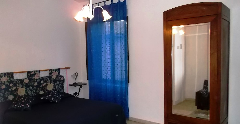 Traditional Triple Room with 1 Double Bed and 1 Single Bed photo 1