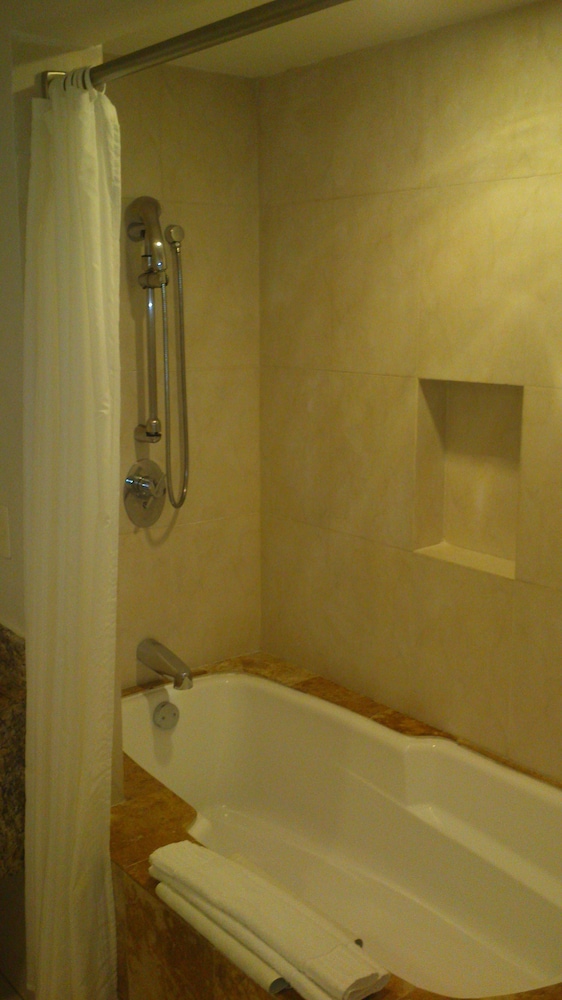 Suite, Pool Access, Garden View (Emerald) - Photo 7