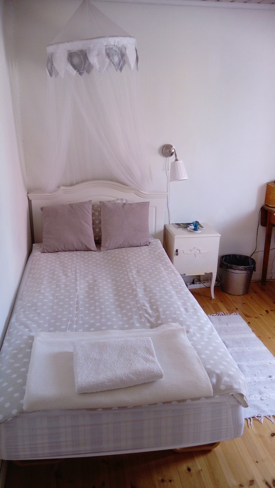 Single Room, Shared Bathroom, Ground Floor (Saga) photo 3