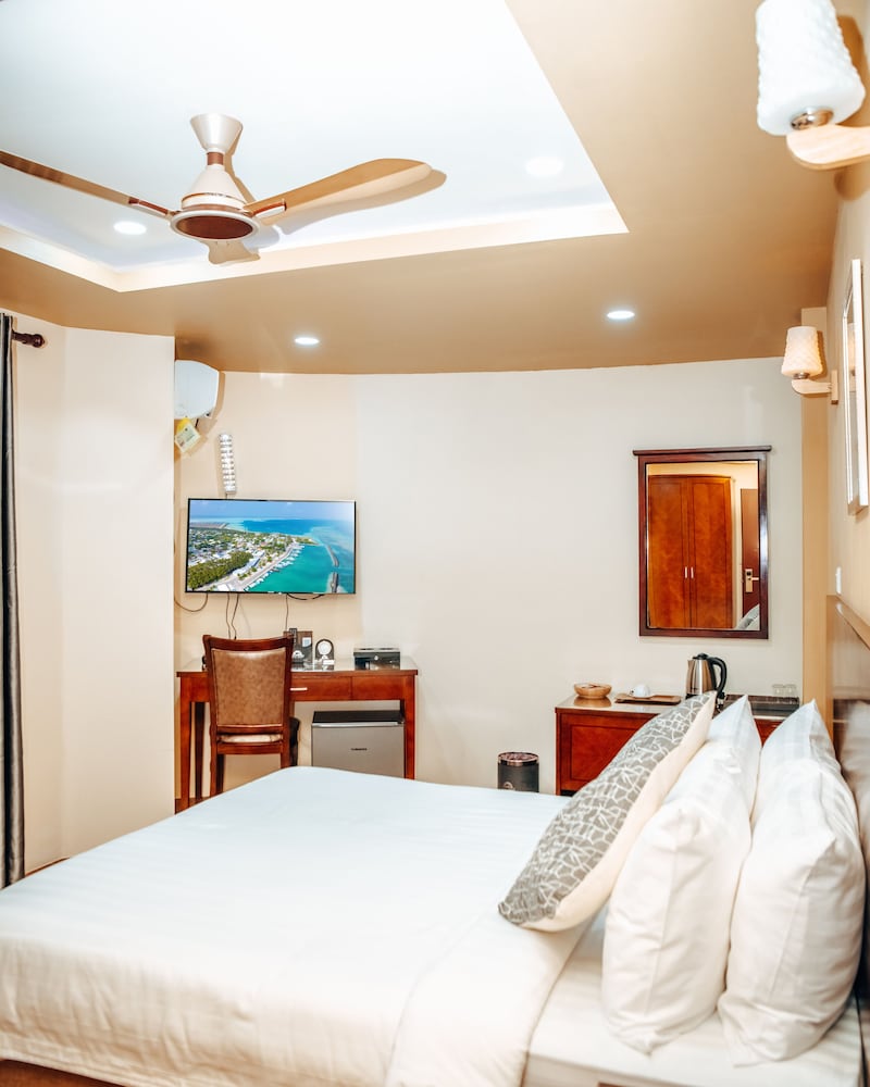 Deluxe Room - Photo 2