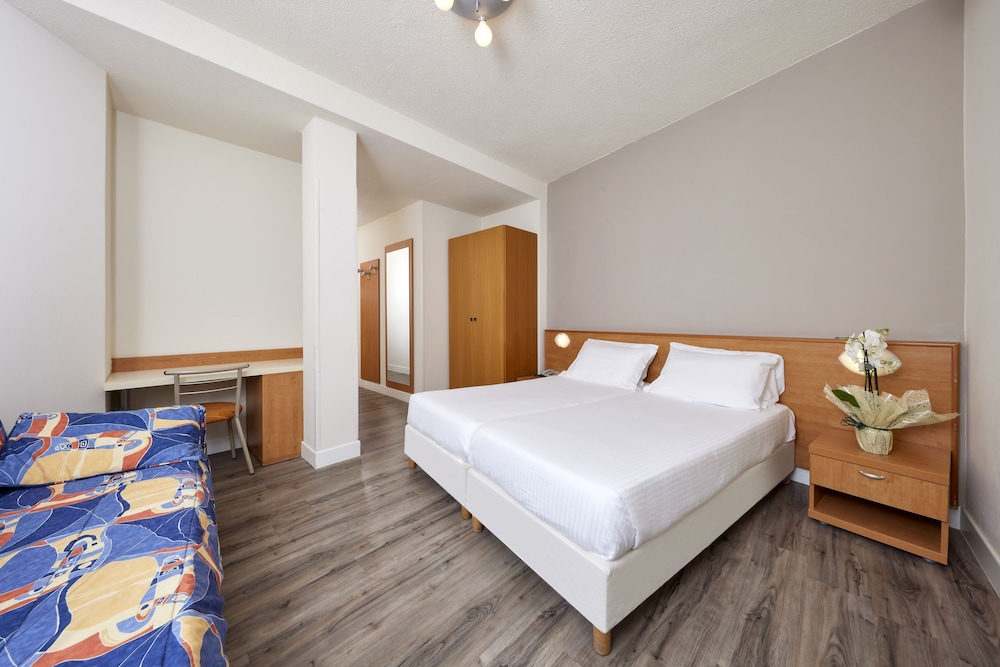 Standard Room photo 1