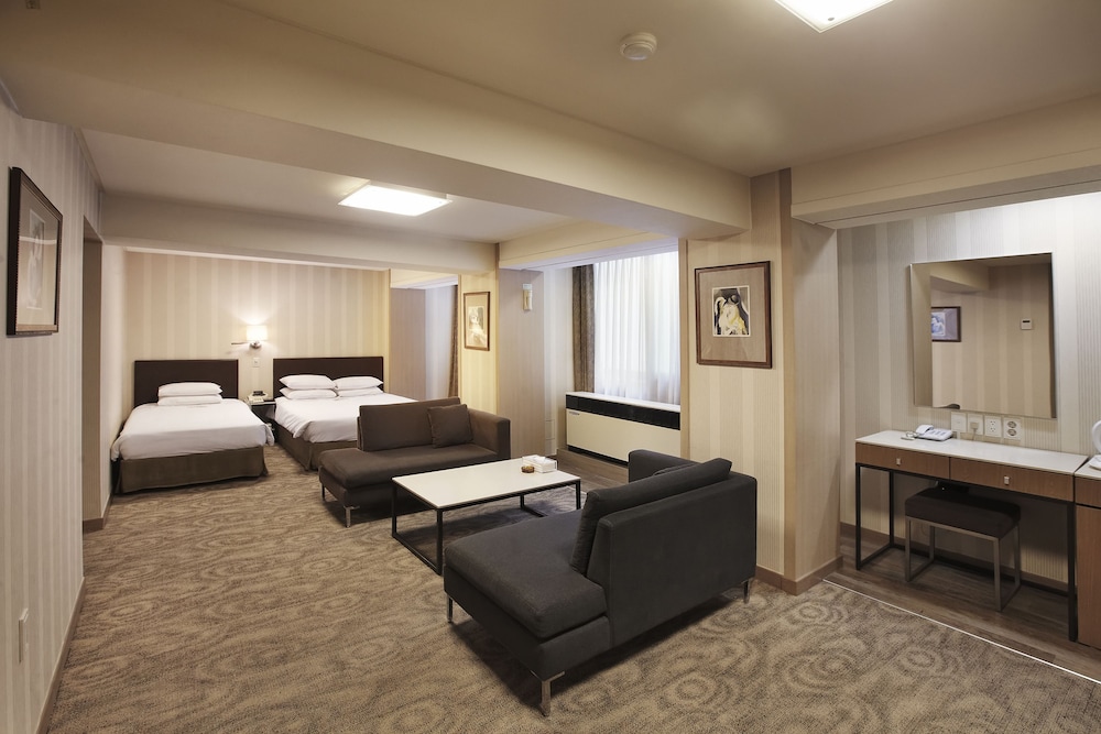 Family Suite (No Parking, additional fee occurs if number of people booked & staying are different) - Photo 13