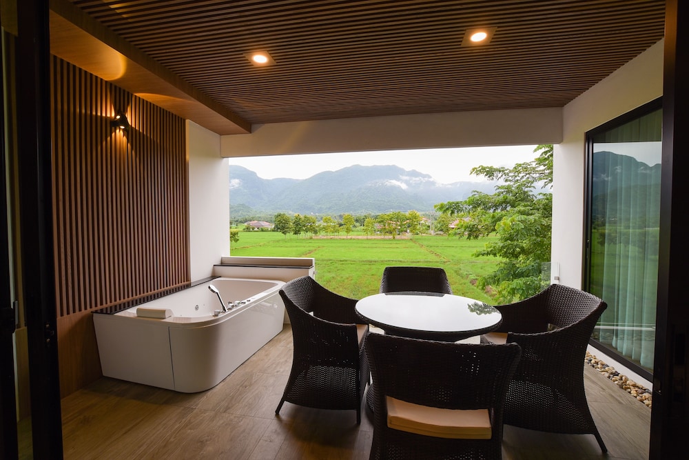 Penthouse Jacuzzi Suite - Photo 9