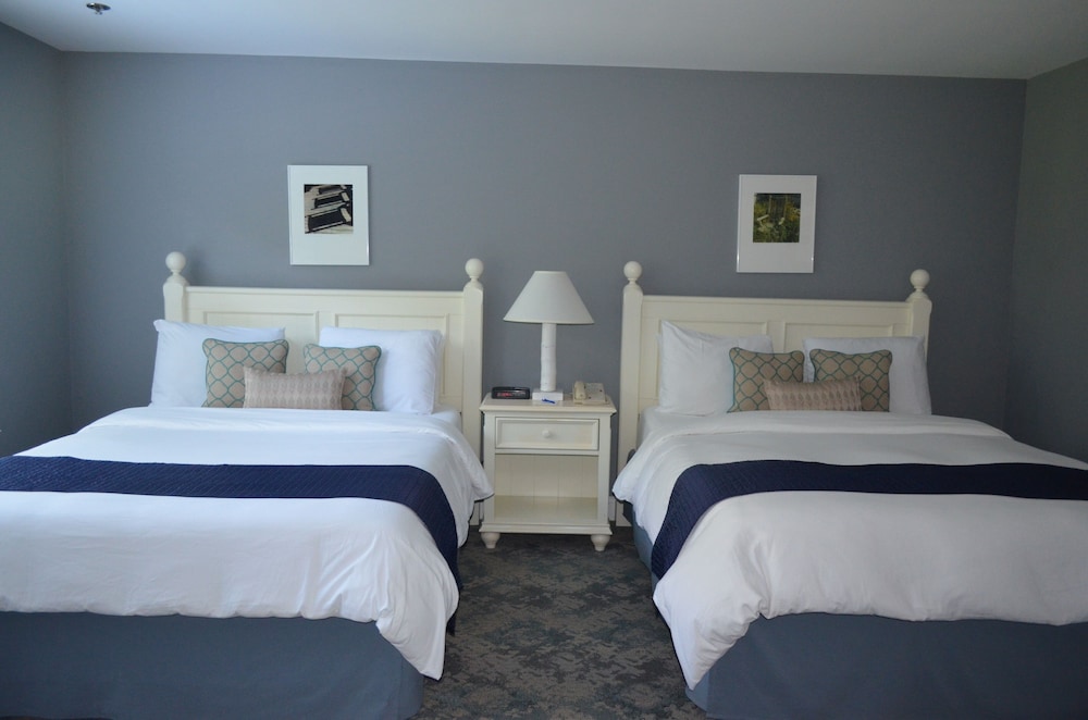 Traditional Room, 2 Queen Beds, Garden View