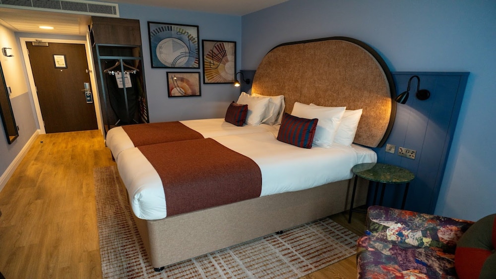 Standard Room, 2 Twin Beds photo 3