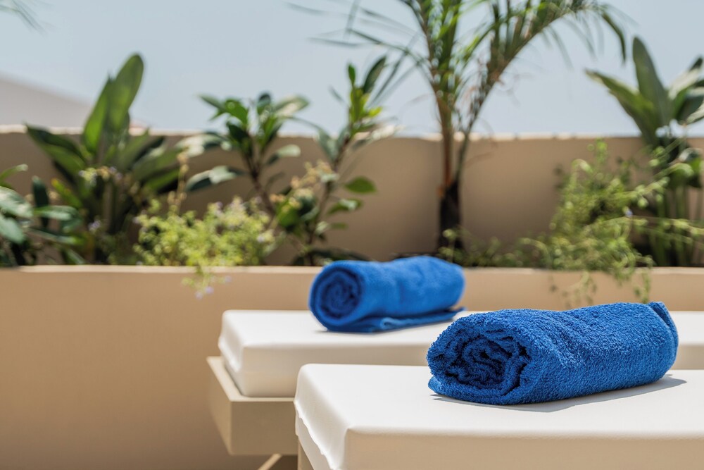 Superior Penthouse Suite | Sea View & Outdoor Hot Tub - Photo 12