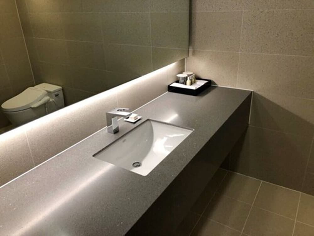 (Breakfast Included) Lake view Junior Suite Twin photo 3