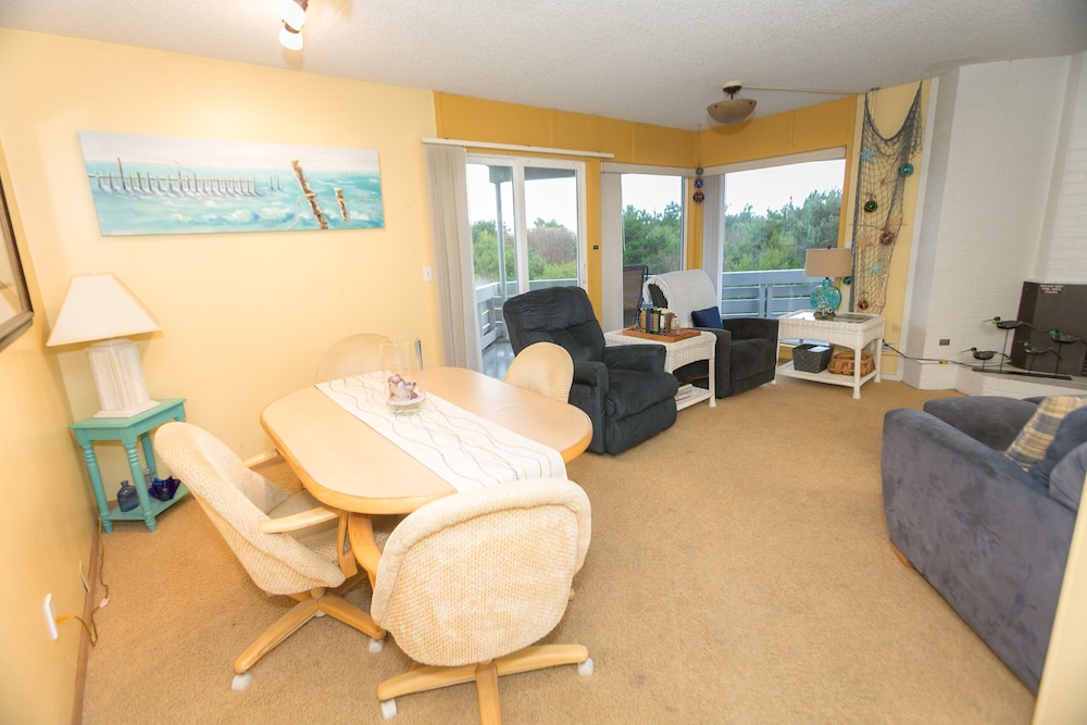 Deluxe Room, Multiple Beds, Kitchen, Pool View (1 Bedroom Dlx-Room 214-Pet Friendly) - Photo 9