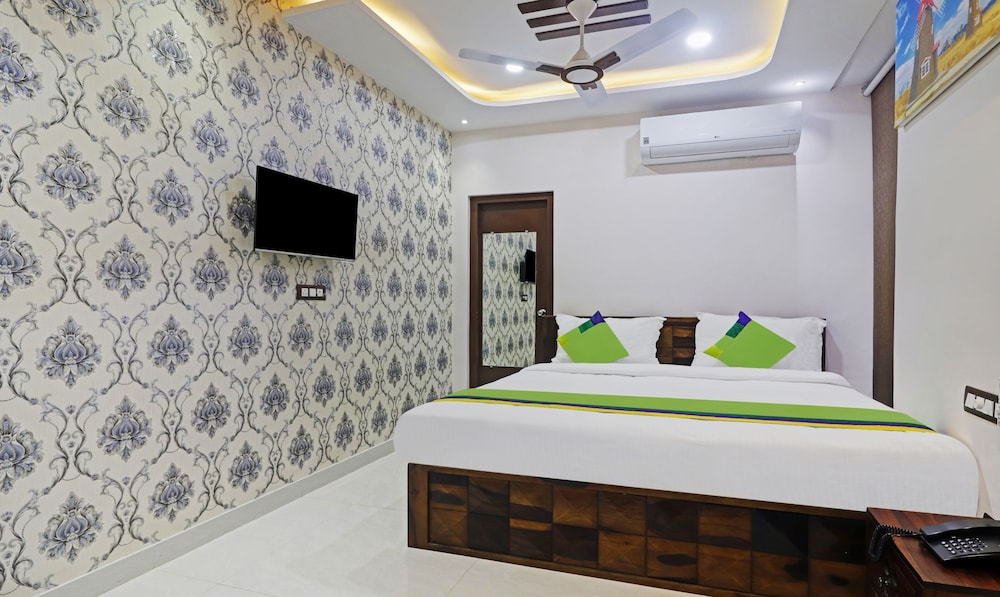 Deluxe Room - Photo 1