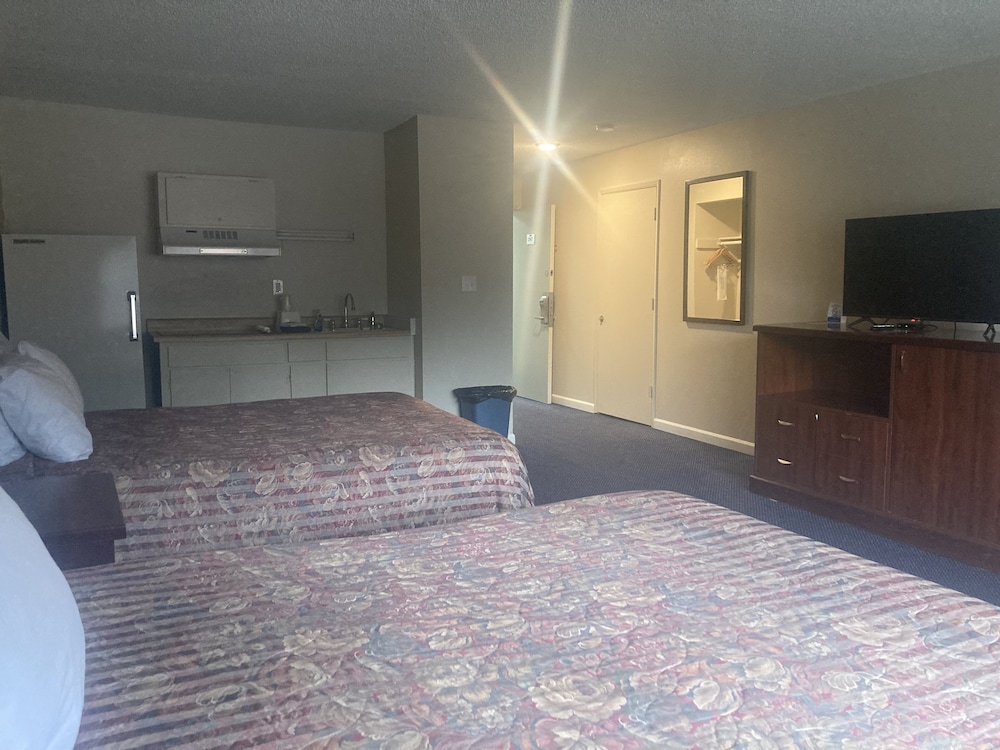 Room, Multiple Beds, Non Smoking (Efficiency) - Photo 3