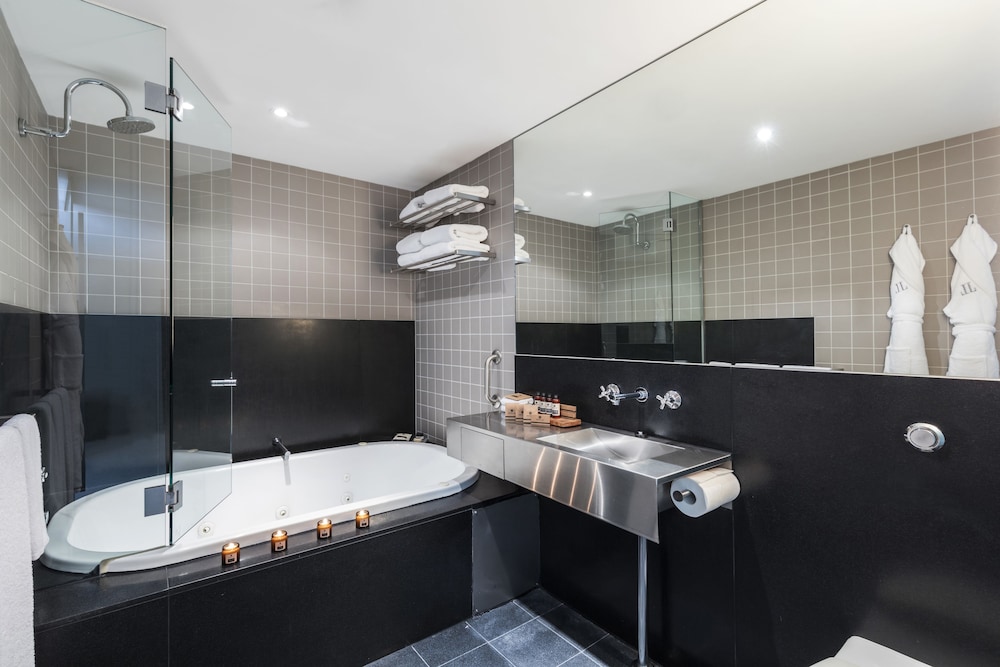Junior Suite - King Bed - Includes Historic Werribee Mansion Tour, Breakfast and Parking - Photo 4