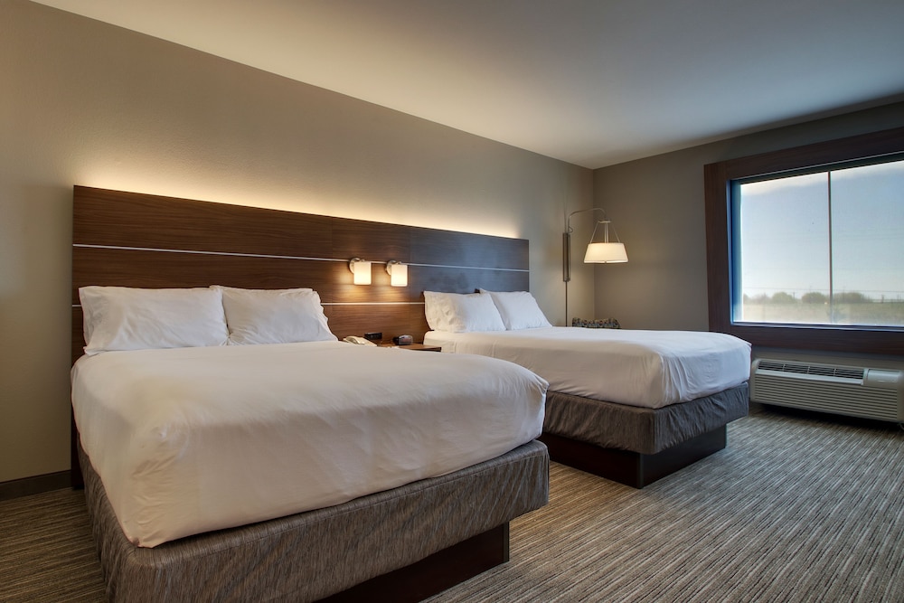 Standard Room, 2 Queen Beds - Photo 1