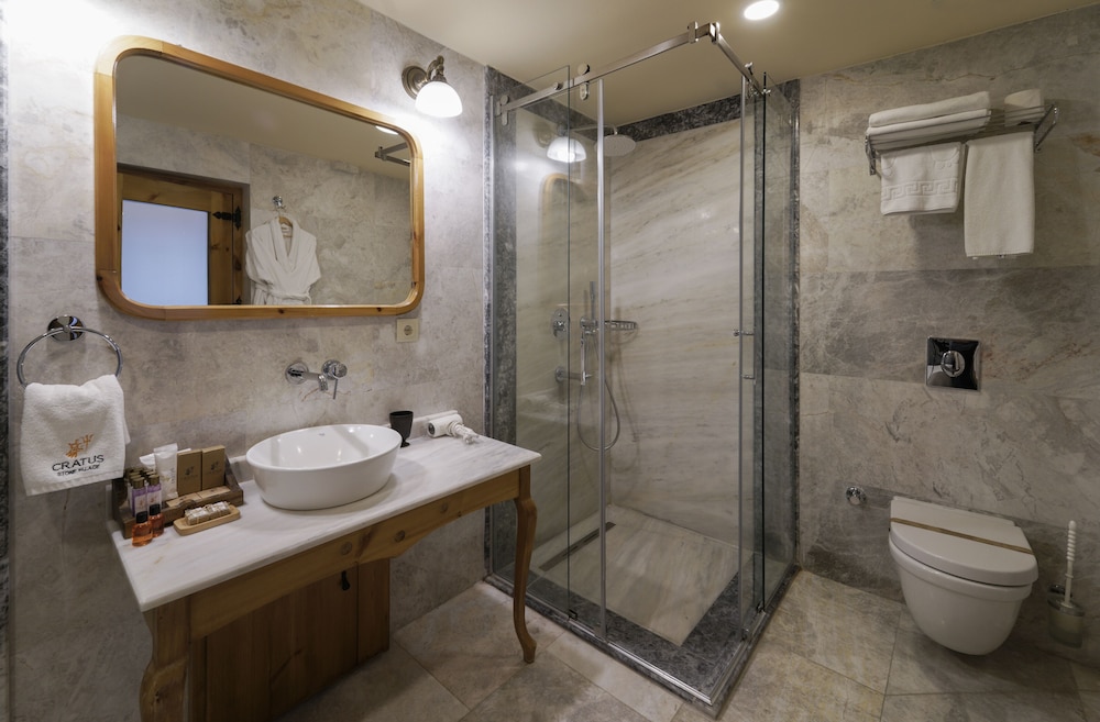 Stone Deluxe Room with Bathtub - Photo 5