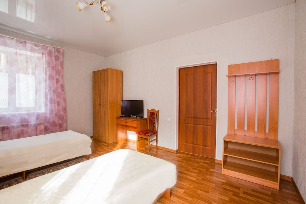 Economy Twin Room photo 2