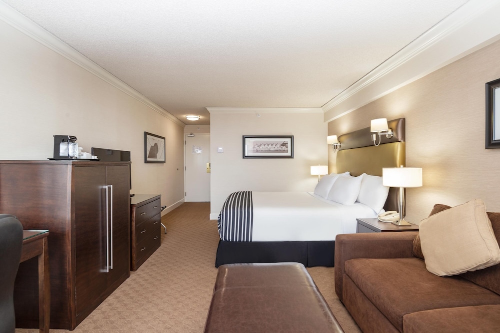 Deluxe Room (View, Columbia Tower) - Photo 2
