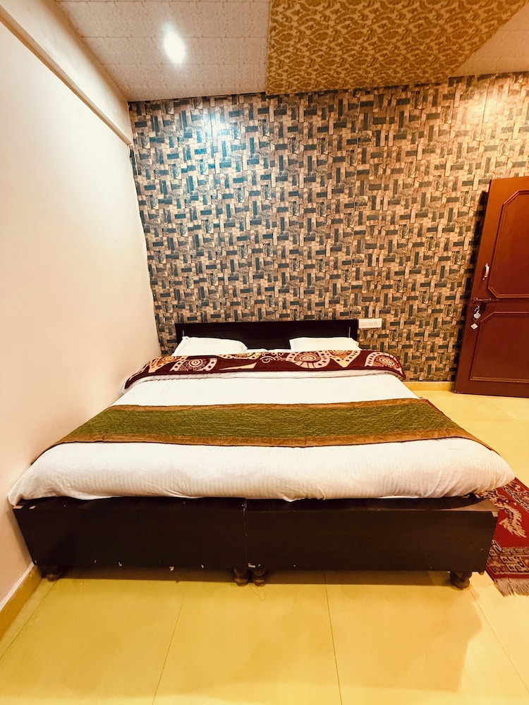 Standard Double or Twin Room photo 3
