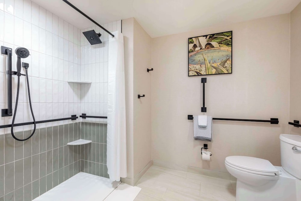 Room, Multiple Beds, Non Smoking (Balcony, Pool View) - Photo 6