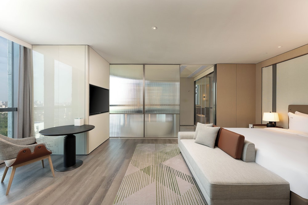 Suite, 1 Bedroom (Dining, Pantry, Study Area)