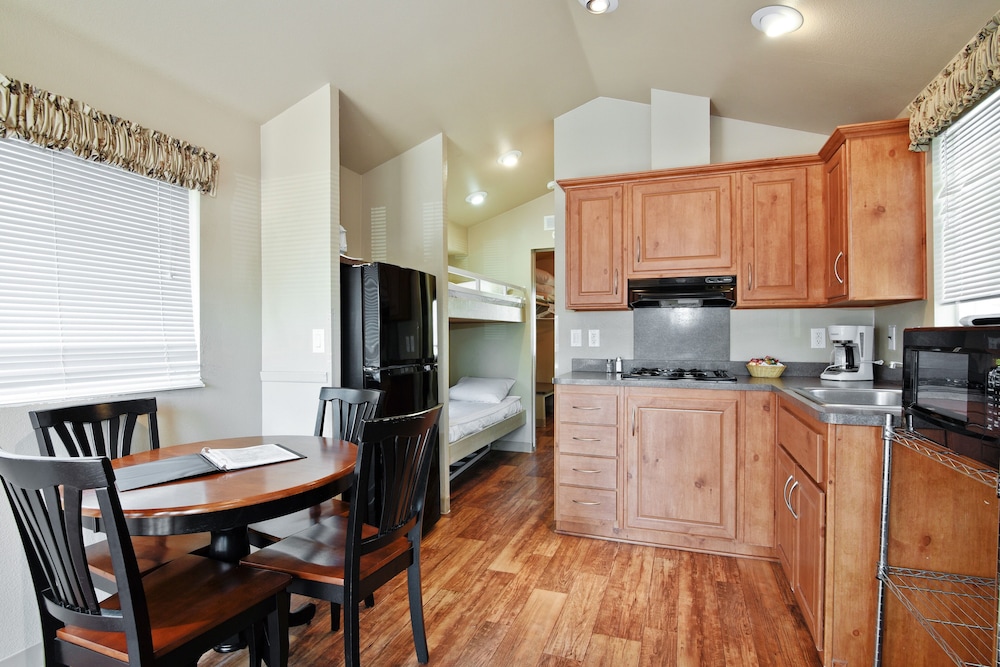 Cabin, Kitchenette (No Pets, Linens not included) photo 3