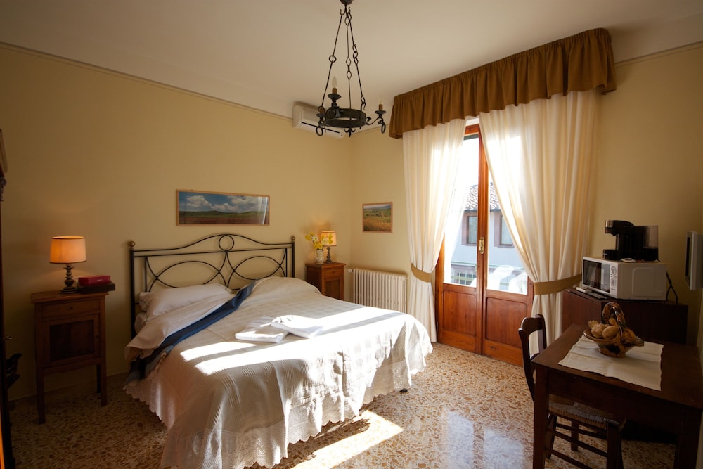 Double or Twin Room photo 2