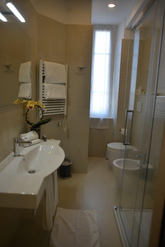 Double or Twin Room, Sea View - Photo 4