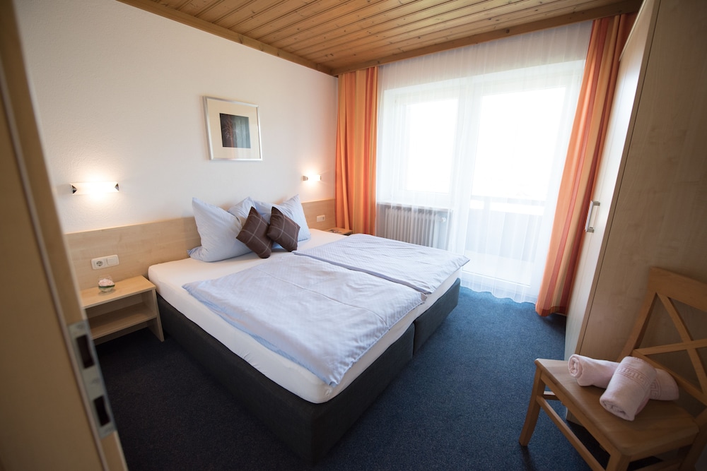 Classic Apartment, 2 Bedrooms, Balcony photo 3