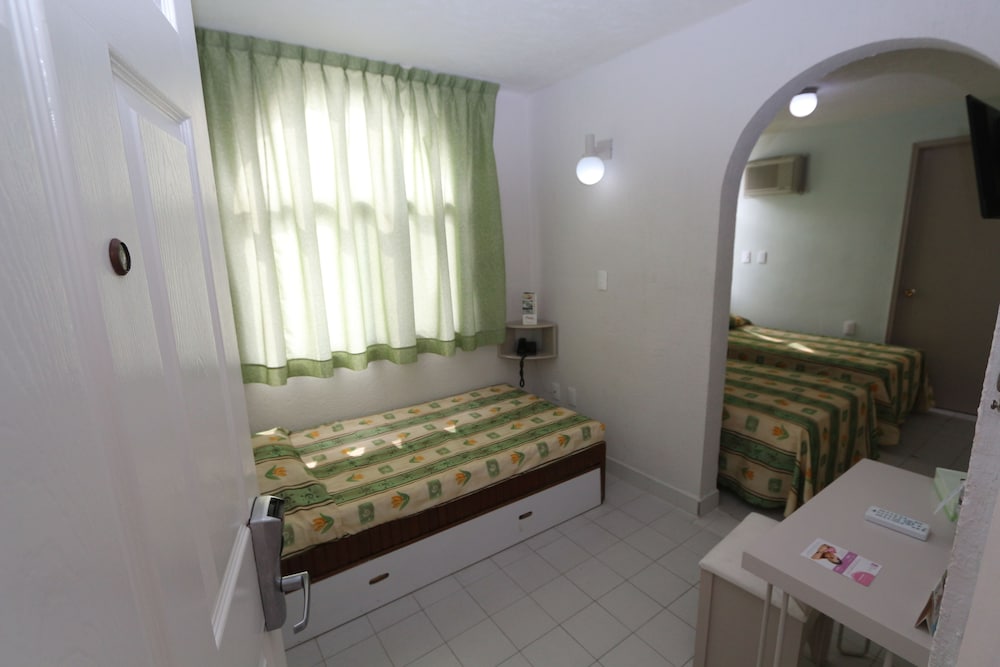 Triple Room "Acacias" photo 1