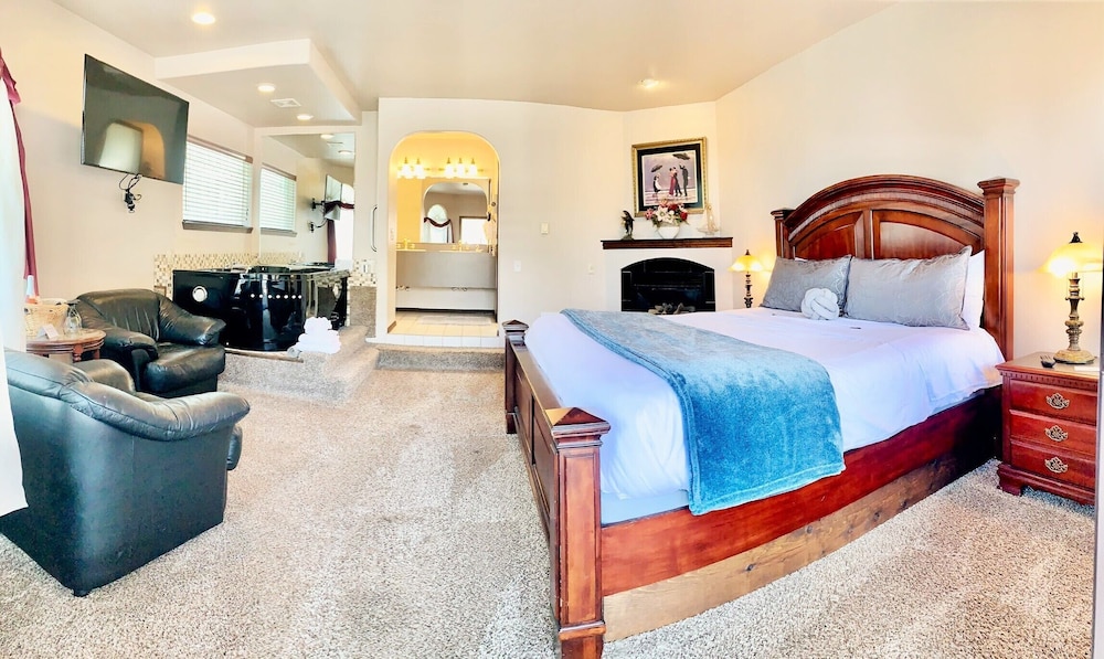 Suite, 1 King Bed, Hot Tub photo 1