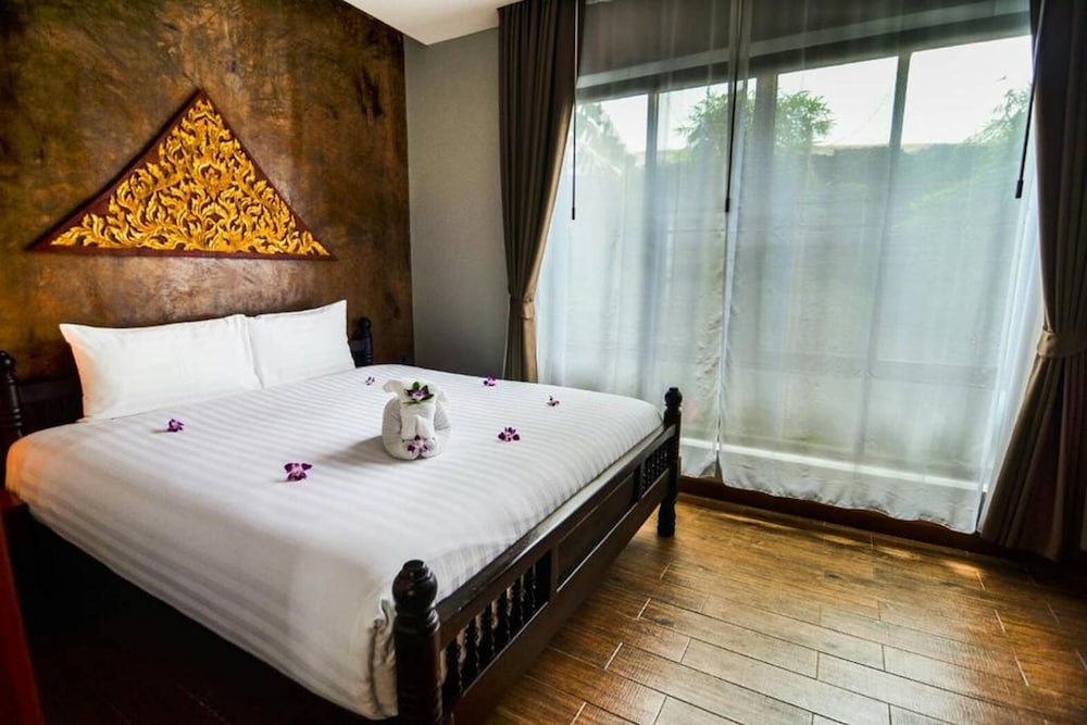 Deluxe Room - Photo 8
