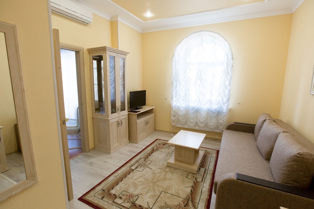 Suite, Balcony