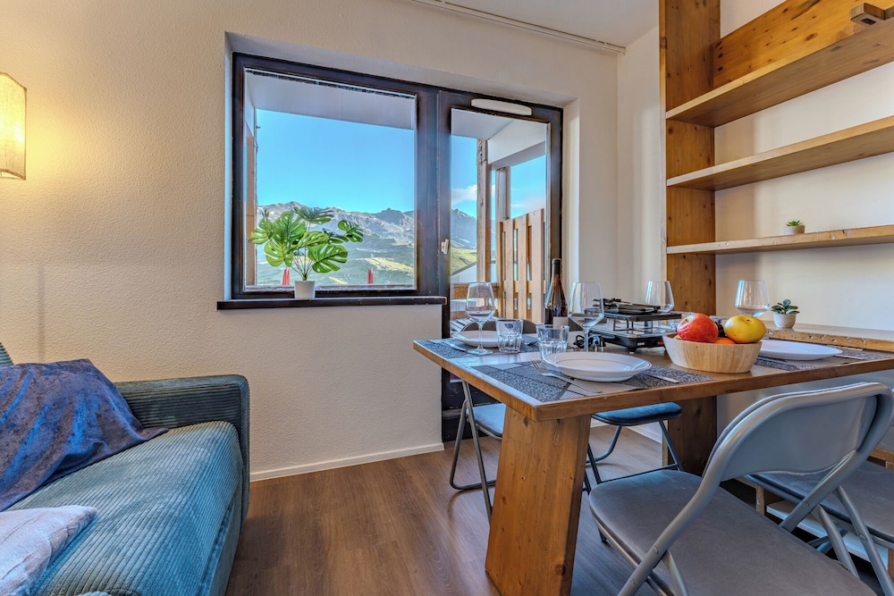 Exclusive Apartment, Balcony, Mountain View photo 2