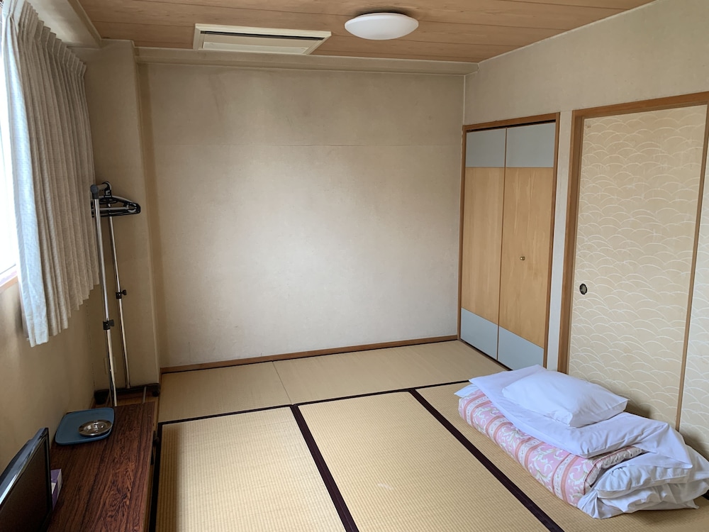 4f Japanese Style Room With Shared Bathroom, Up To 4 People photo 3