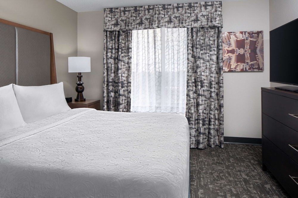 Suite, 1 King Bed - Photo 2