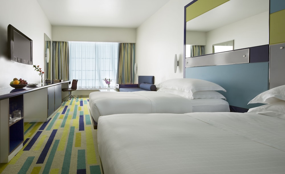Deluxe Room At Concourse B Near Gate B14 Or B22