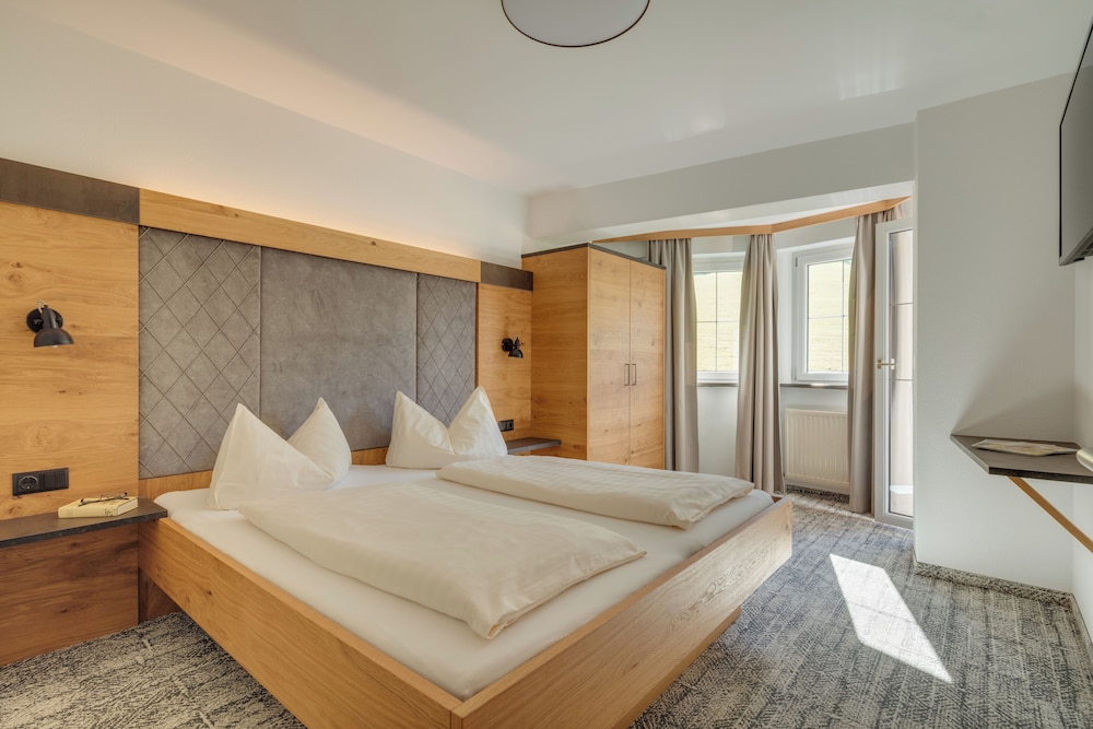 Double Room, Balcony, Mountain View photo 1