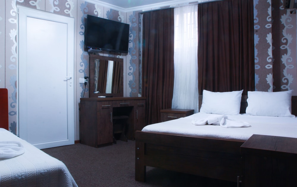 Economy Triple Room photo 1