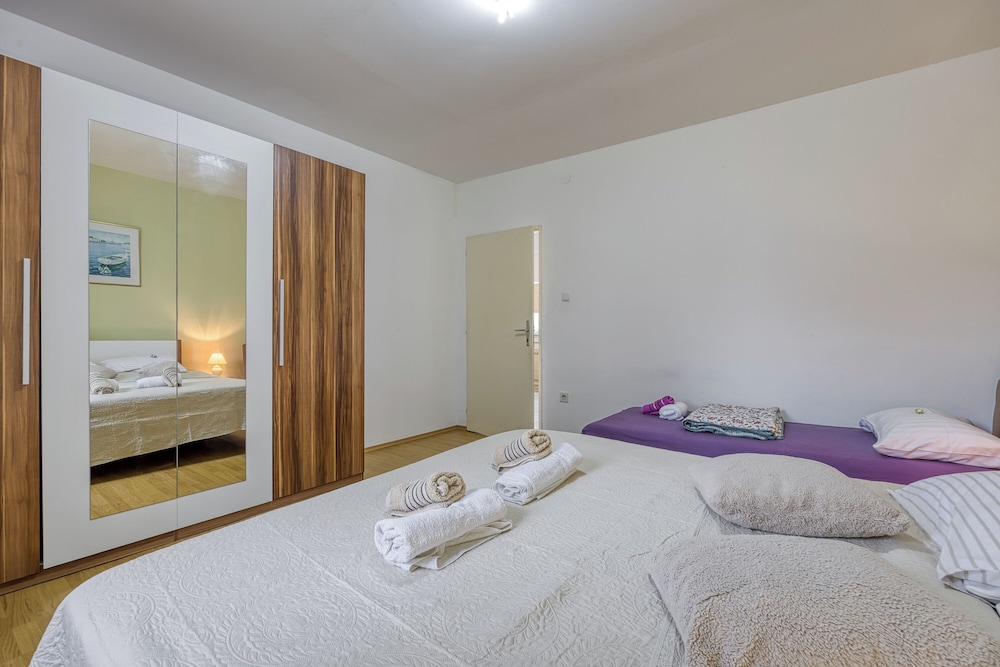 Family Apartment, Multiple Bedrooms, 2 Bathrooms, Mountainside (Island Top Sea View Estate 2)