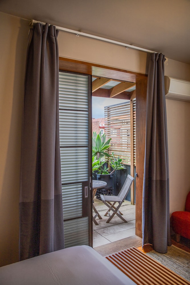 Queen Balcony Room District Views